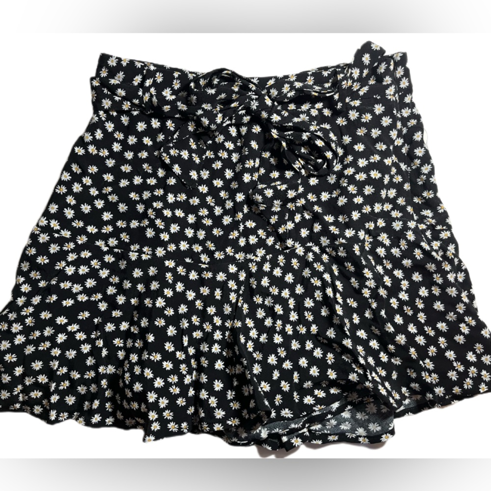 Zara Ruffle Black Daisy Mini Skort w/ Belt Size Medium Women’s